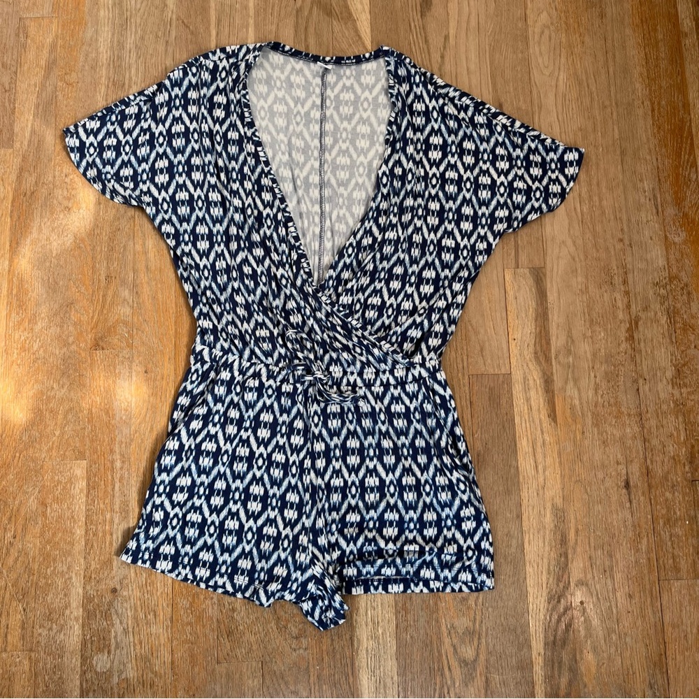 Old Navy Blue & White Printed Short Sleeve Romper – Size Small
